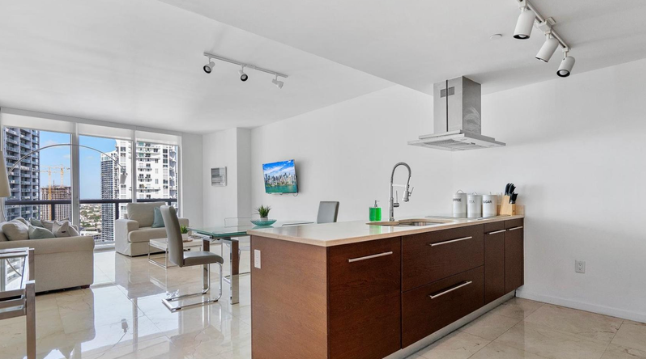 Brickell · photo 2